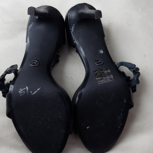 Michael Kors Black Ruffled Sandals with Straps - Picture 4 of 7